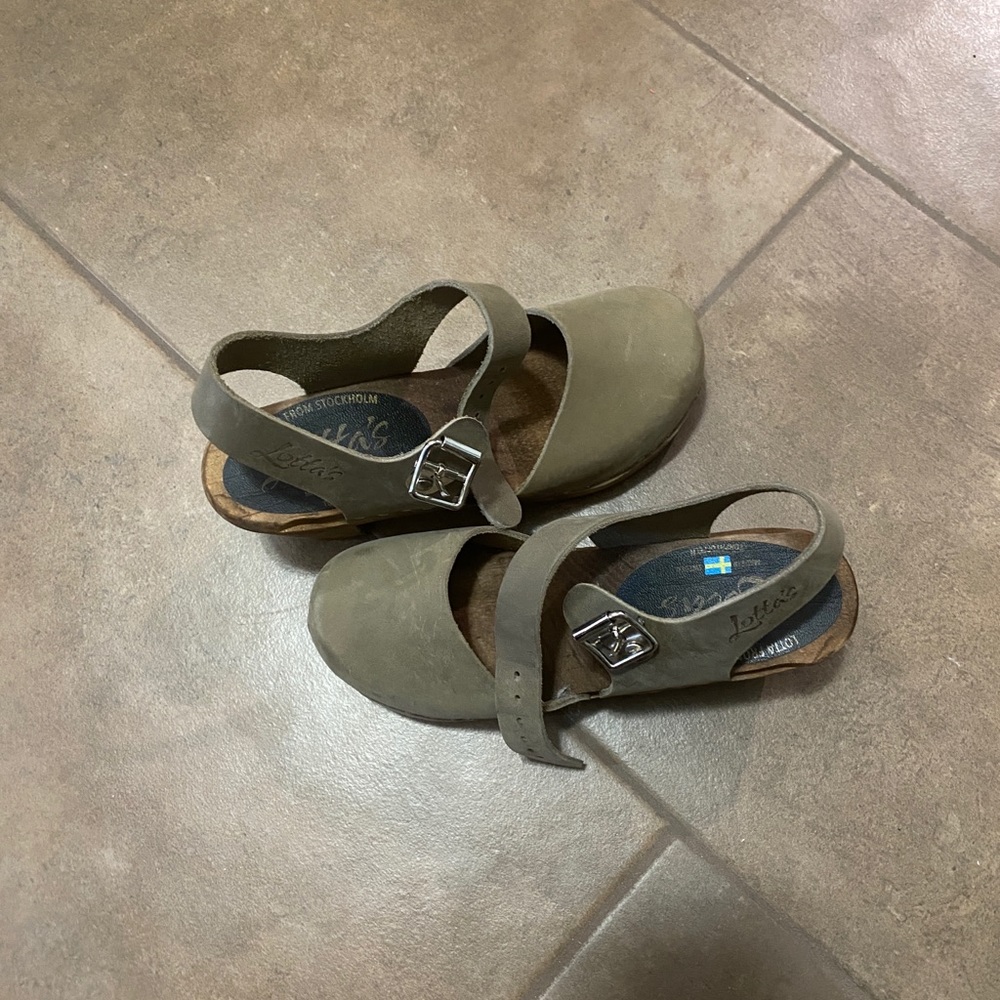 Lotta Toupe Clogs